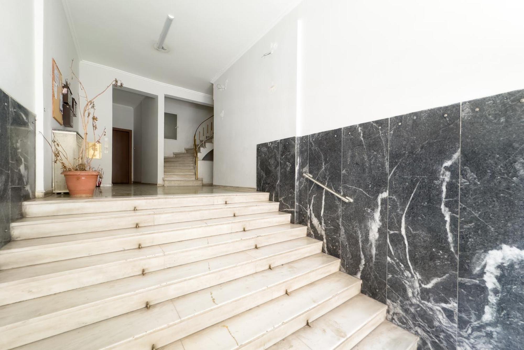 Urban Comfort Apt Near Downtown Афины Экстерьер фото